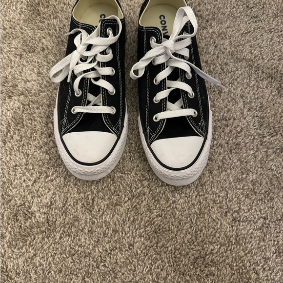 Kids converse size 4.5, brand new. - Picture 1 of 3